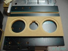 Frontplatte nach dem Entfernen der Stege.