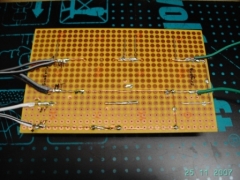 Rückseite der gelöteten Platine (ich hoffe, das ist seitens MZ ok, die Vorderseite habe ich absichtlich schon weggelassen)