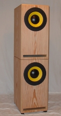 Die beiden 70 L K 11 lassen sich übereinander stapeln, das Furnierbild geht dann von unten nach oben durch, sie können aber auch getrennt aufgestellt werden ...